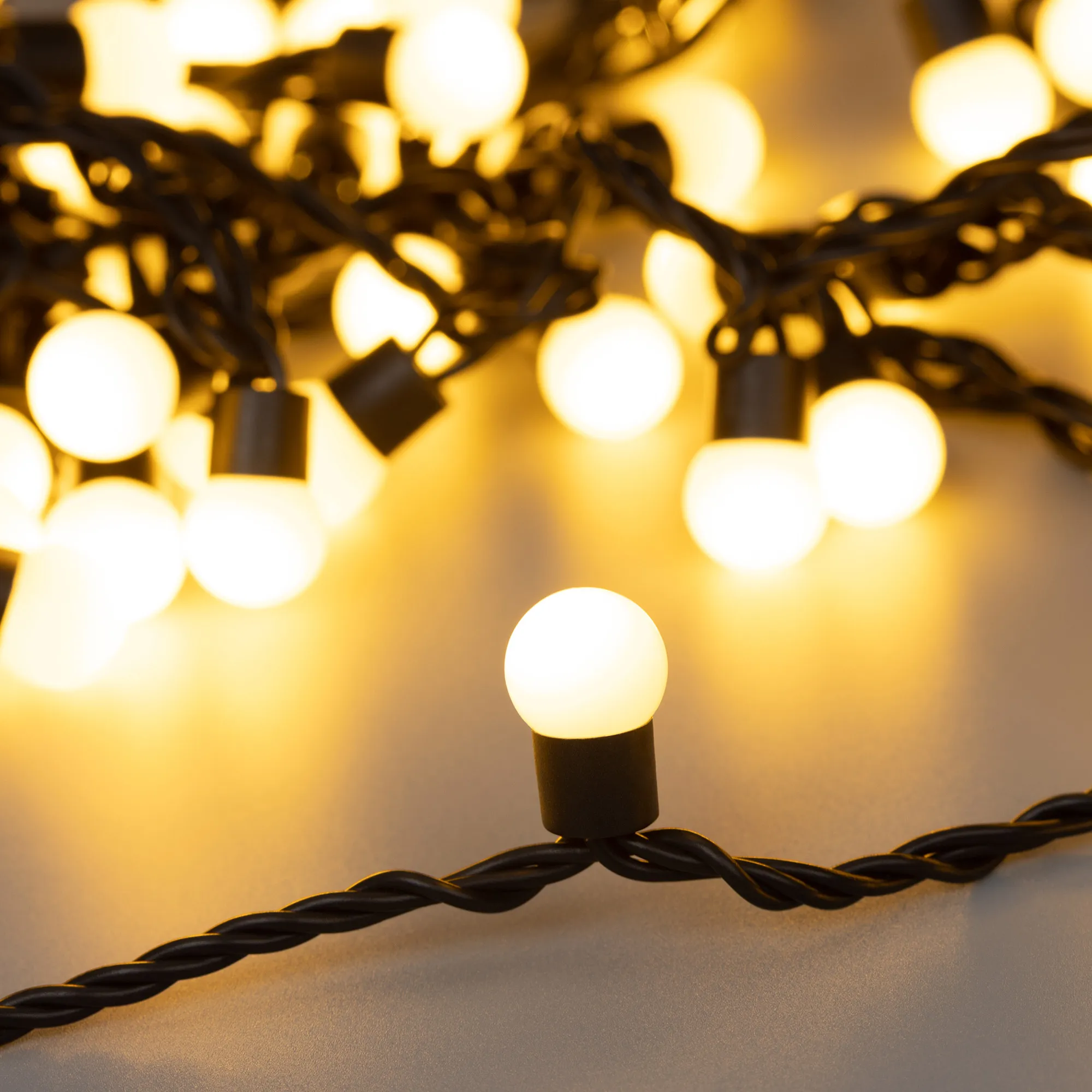 Светодиодная гирлянда ARD-BALL-CLASSIC-D17.5-20000-BLACK-200LED WARM (230V, 14W) (Ardecoled, IP65) - изображение товара